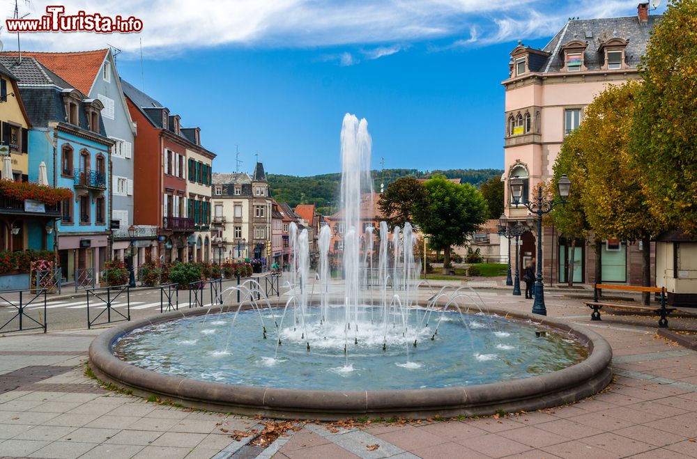Immagine Una fontana nel centro di Saverne in Alsazia