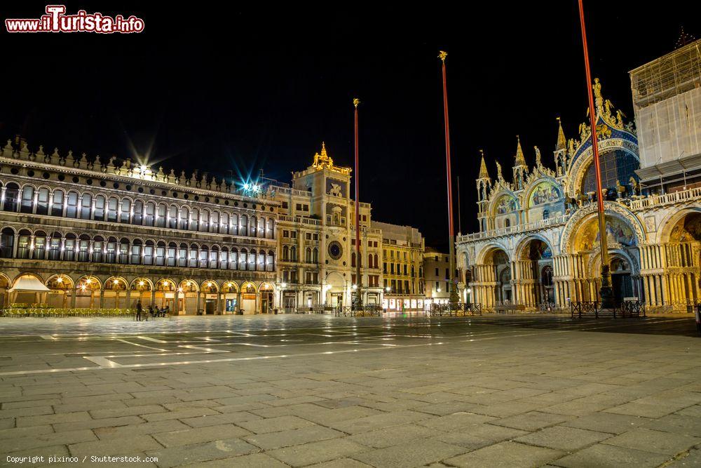 Immagine Una insolita Piazza San Marco a Venezia: la quarantena per la pandemia del coronavirus Covid-19 rende spettrale la piazza della Serenissima - © pixinoo / Shutterstock.com
