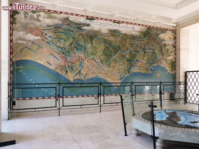 Immagine Una mappa a muro del Cimitero Militare Americano di Nettuno, Lazio © Gianluca Rasile / Shutterstock.com