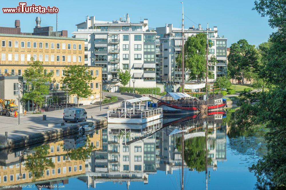 Immagine Una mattina d'estate lungo il fiume Stangan a Linkoping, Svezia - © Rolf_52 / Shutterstock.com