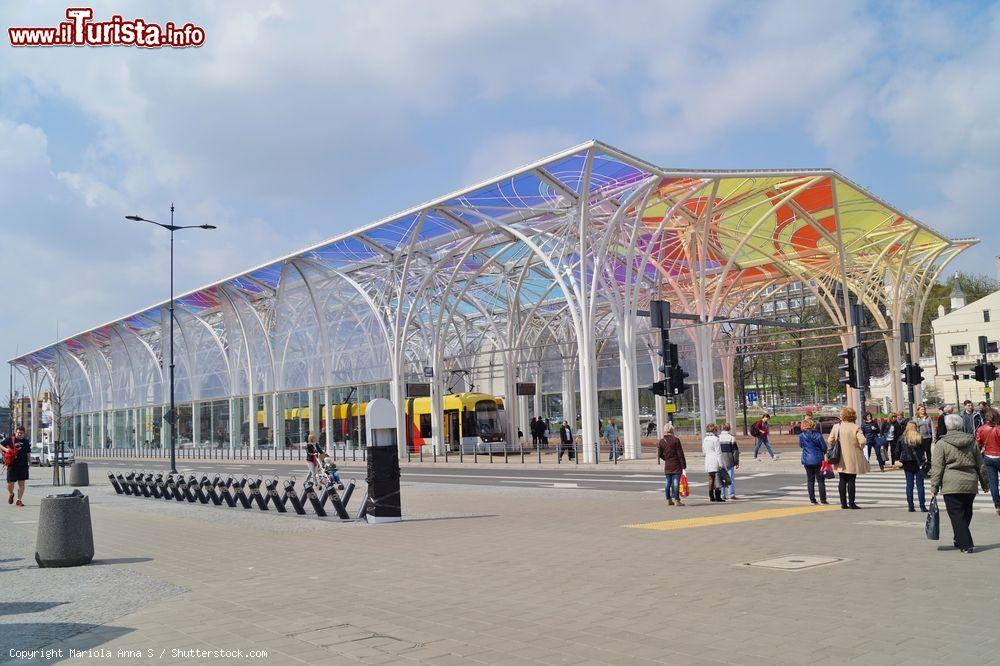 Immagine Una moderna stazione dei tram a Lodz, Polonia. A Lodz circa 60 milioni di passeggeri utilizzano annualmente questo mezzo di trasporto pubblico - © Mariola Anna S / Shutterstock.com