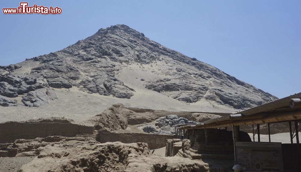 Immagine Una piattaforma dell'area archeologica di Huaca de la Luna nei pressi di Trujillo, Perù.