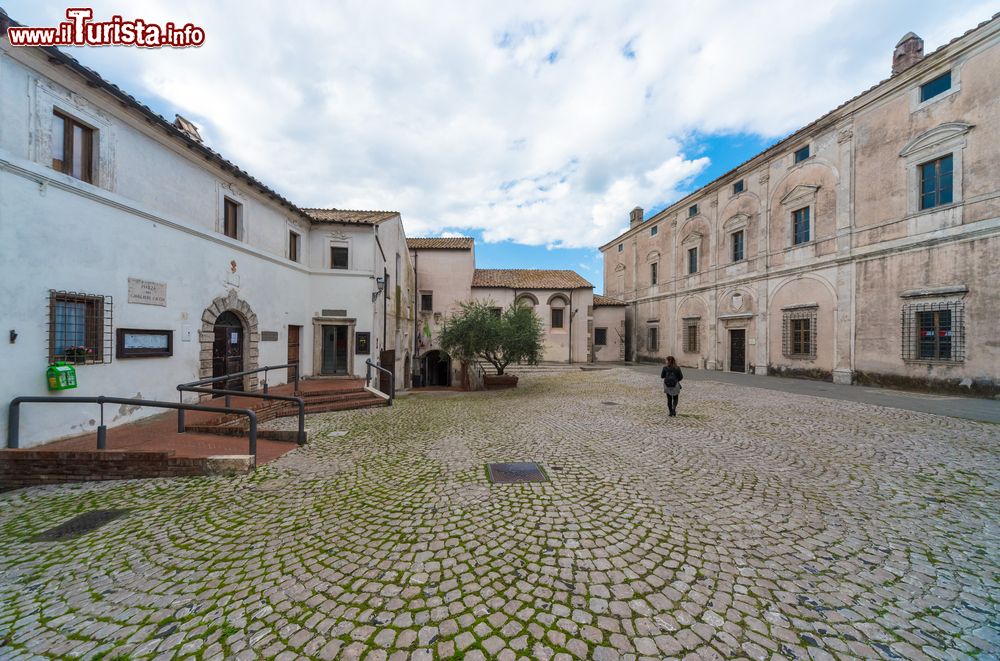 Immagine Una piazza del borgo di Sant'Oreste nel Lazio: siamo in Provincia di Roma