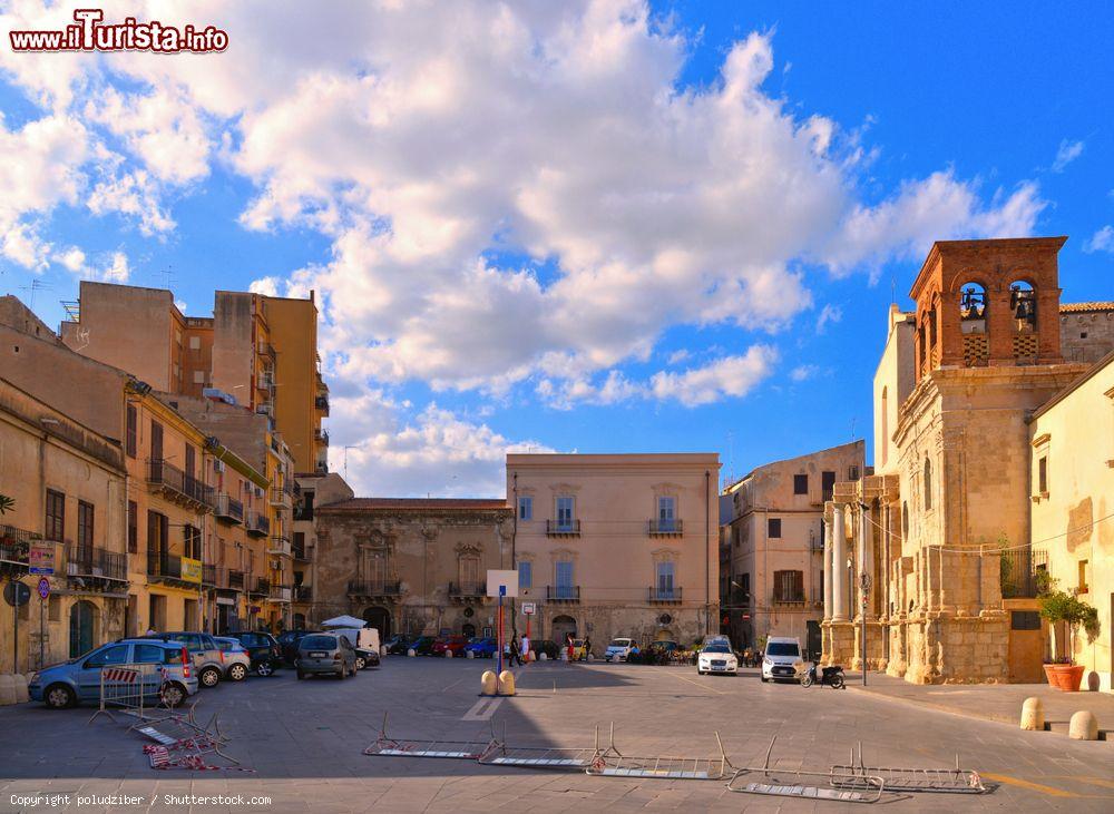 Immagine Una piazza del centro storico di Licata, città della costa sud della Sicilia - © poludziber / Shutterstock.com