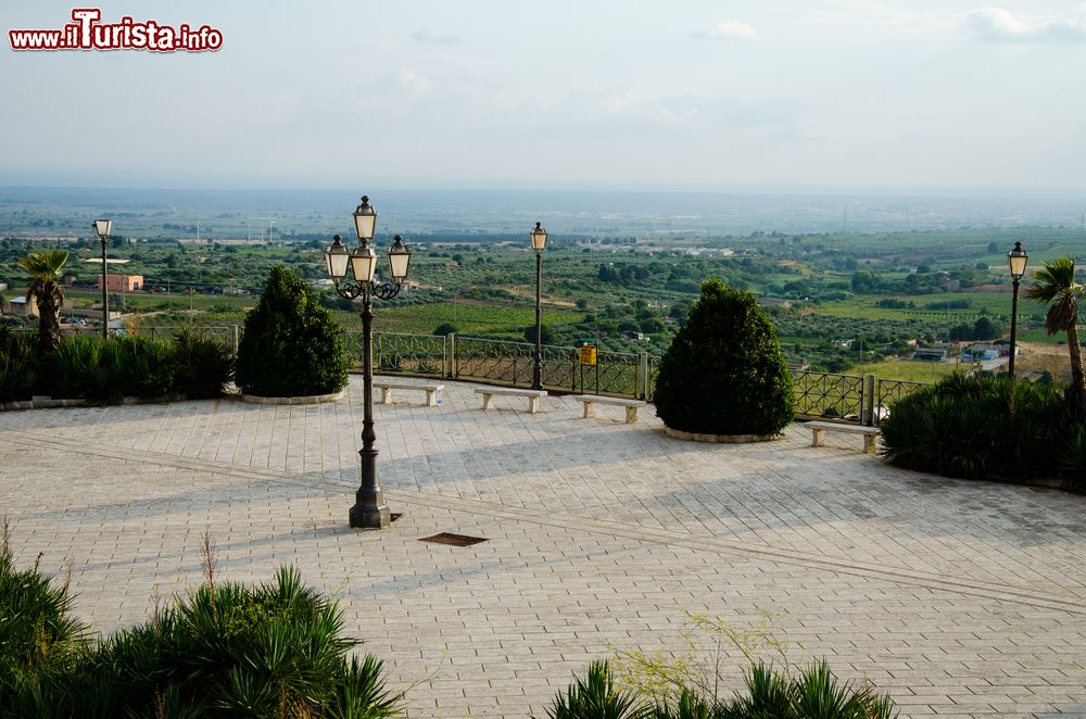 Immagine Una piazza di Partanna, città della Sicilia occidentale