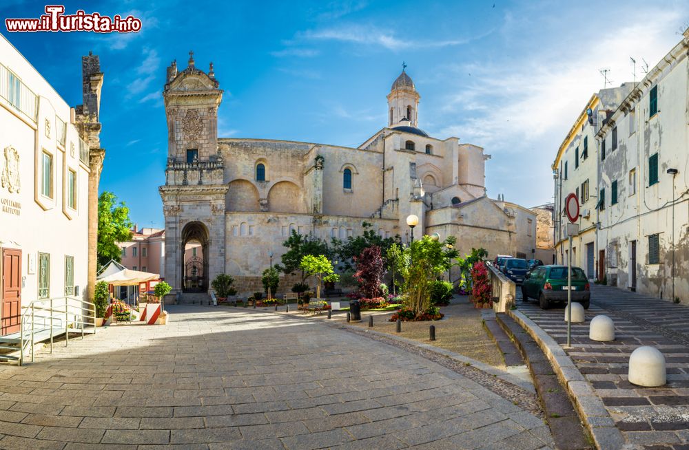 Immagine Una piazzetta del centro storico di Sassari in Sardegna
