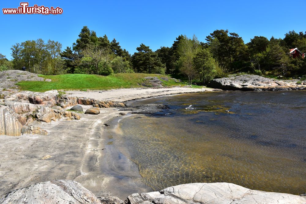 Immagine Una piccola spiaggia nei dintorni di Arendal in Norvegia.