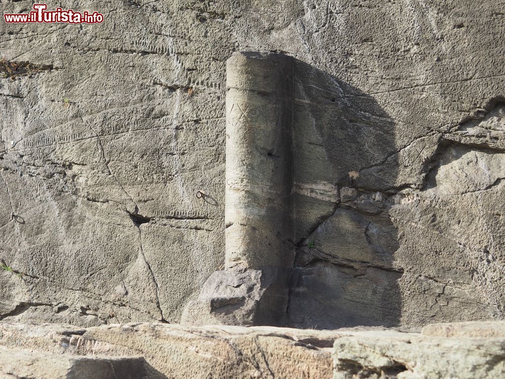 Immagine Una pietra miliare sulla strada romana a Donnas, in Valle D'Aosta