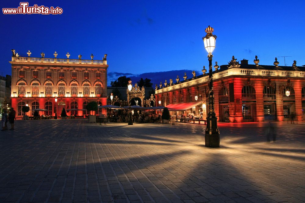 Immagine Una pittoresca veduta by night di piazza Stanislao a Nancy, Francia.