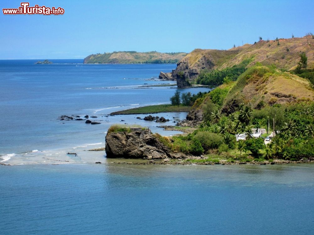 Immagine Una pittoresca veduta di Umatac Bay, Guam, Stati Uniti. Isola dell'oceano Pacifico occidentale, Guam ha statuto di territorio non incorporato degli USA.