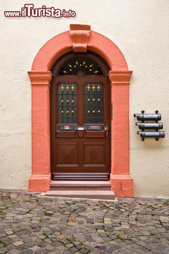 Immagine Una porta del borgo antico di Rottweil in Germania - © peresanz / Shutterstock.com