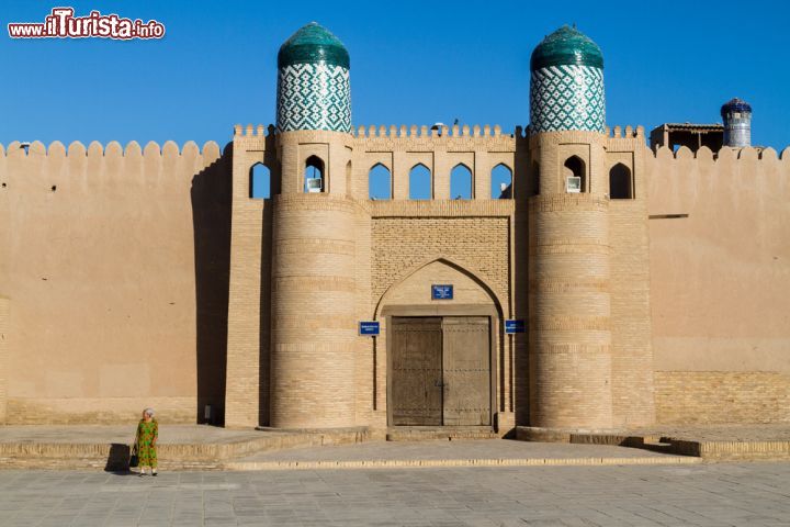Immagine Una porta della cittadella di Khiva in Uzbekistan, Asia Centrale - © Milosz Maslanka / Shutterstock.com