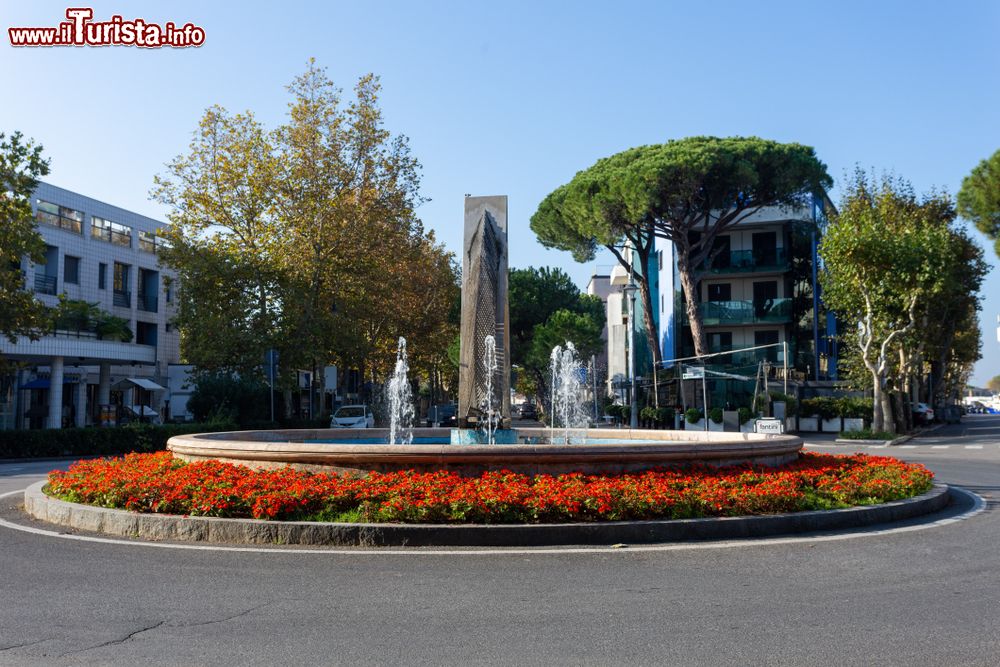 Immagine Una rotonda nel centro di Cesenatico, centro balneare famoso per i suoi ristoranti di mare