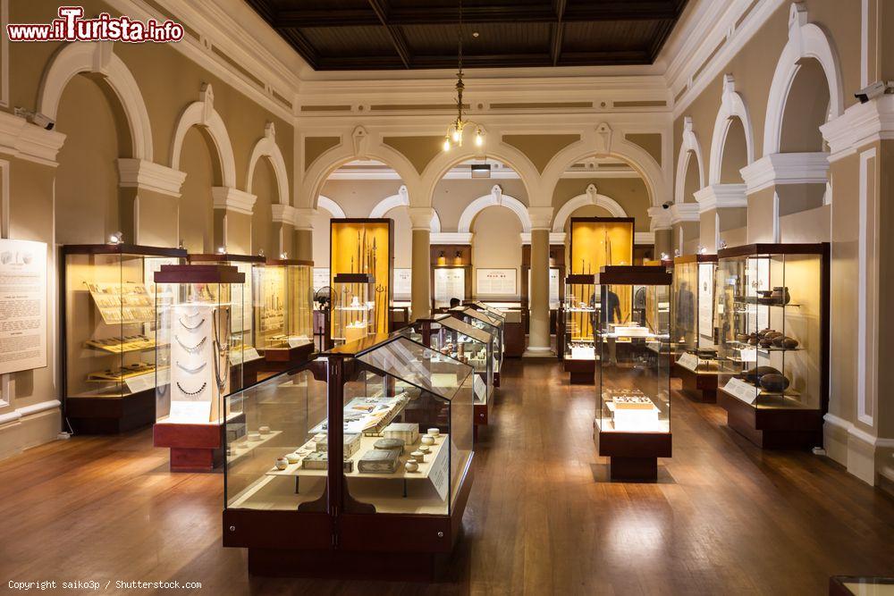 Immagine Una sala all'interno del National Museum di Colombo, Sri Lanka. Inaugurato nel 1877, questo spazio museale è uno dei due presenti nella capitale dello Sri Lanka e il più grande dello stato - © saiko3p / Shutterstock.com