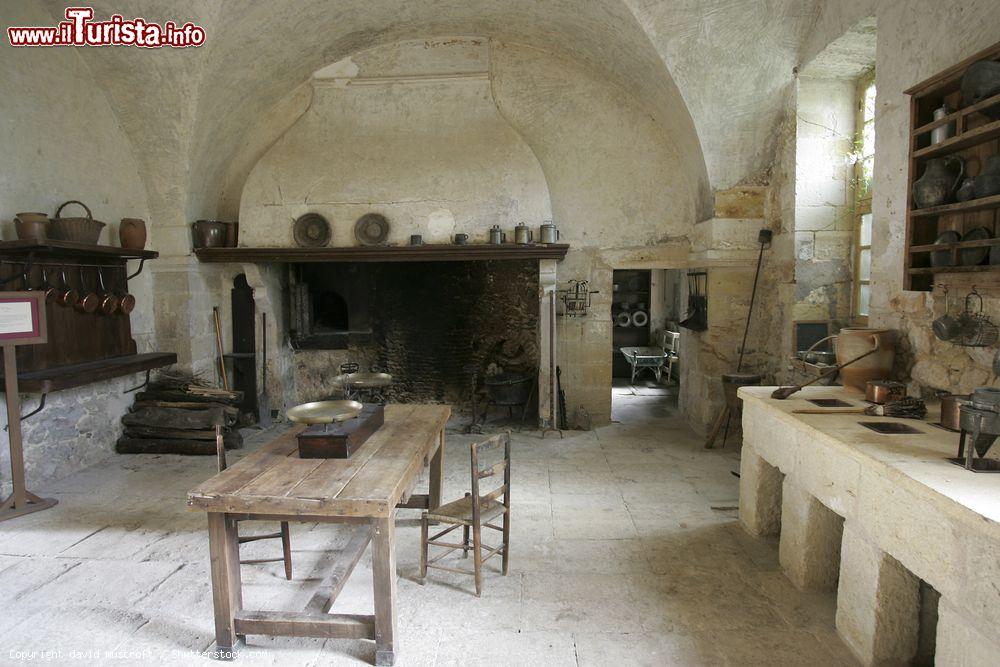 Immagine Una sala dell'antico castello di Cassan nei pressi di Pezenas, Francia - © david muscroft / Shutterstock.com