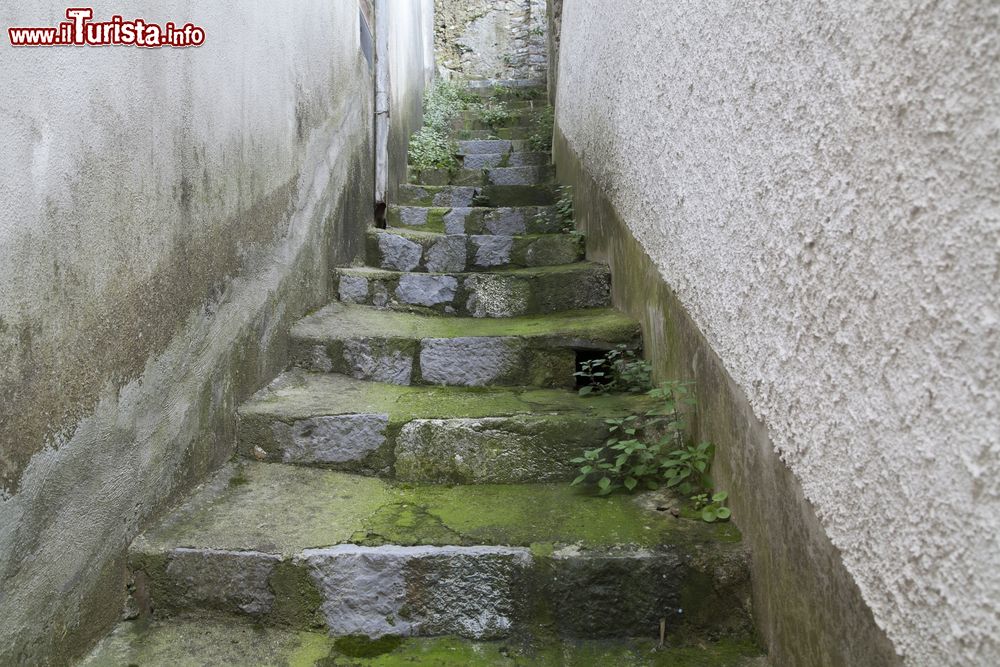 Immagine Una scala in pietra nel borgo di Rivello in Basilicata