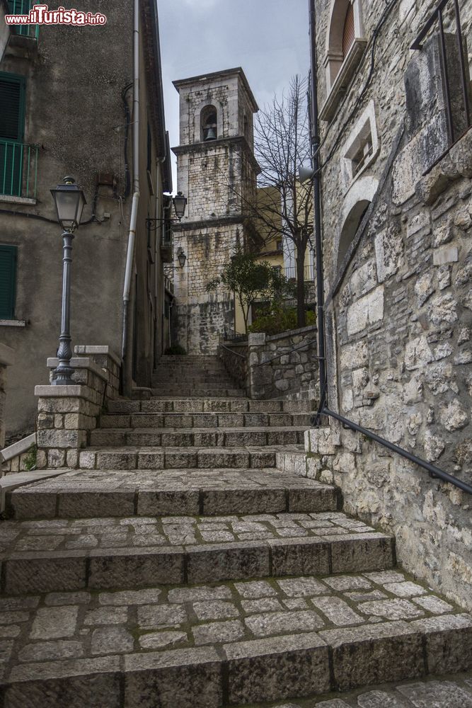 Immagine Una scalinata a Cusano Mutri un borgo tra le montagne della Campania