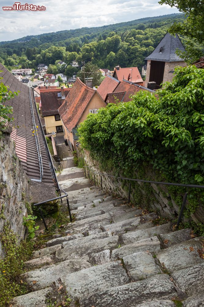 Immagine Una scalinata in pietra nel borgo storico di Kronberg im Taunus in Germania