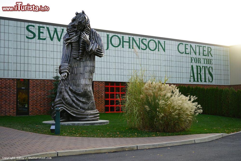 Immagine Una scultura al Ground for Sculpture di Trenton, New Jersey (USA) -  E' un interessante museo a cielo aperto con installazioni artistiche e creazioni di ogni genere - © EQRoy / Shutterstock.com