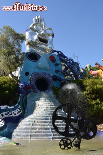 Immagine Una singolare scultura del Giardino dei Tarocchi a Capalbio, Toscana.