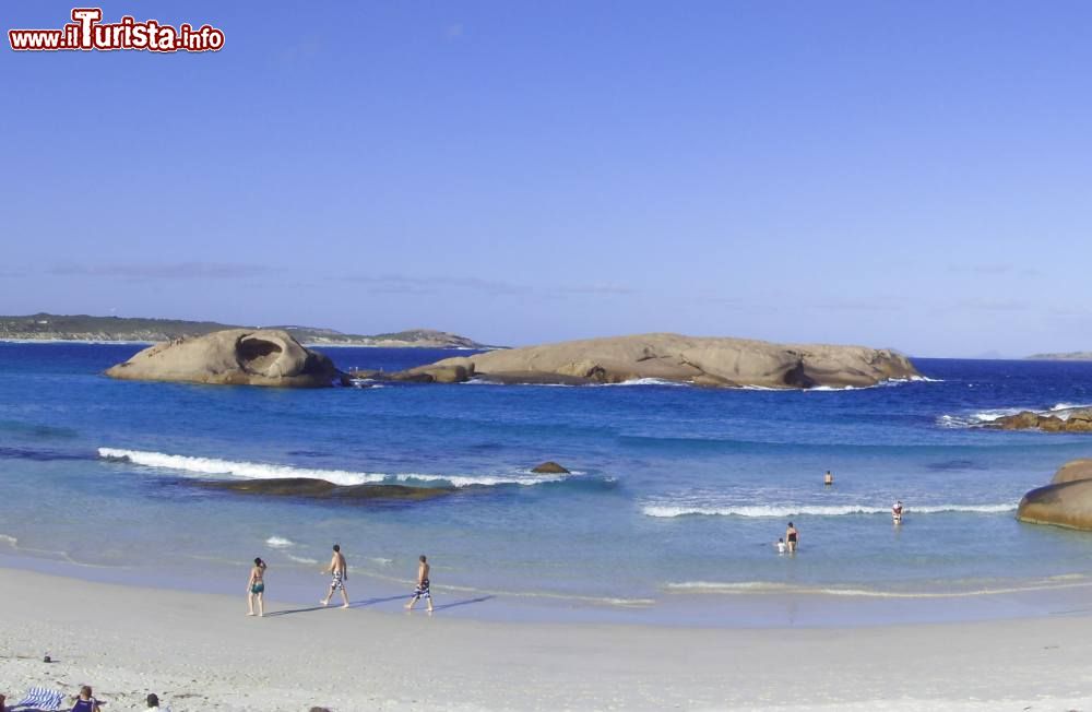 Immagine Una spiaggia a Twilight Bay vicino a Esperance, Western Australia - © Korkut Tas, CC BY-SA 3.0, Wikipedia