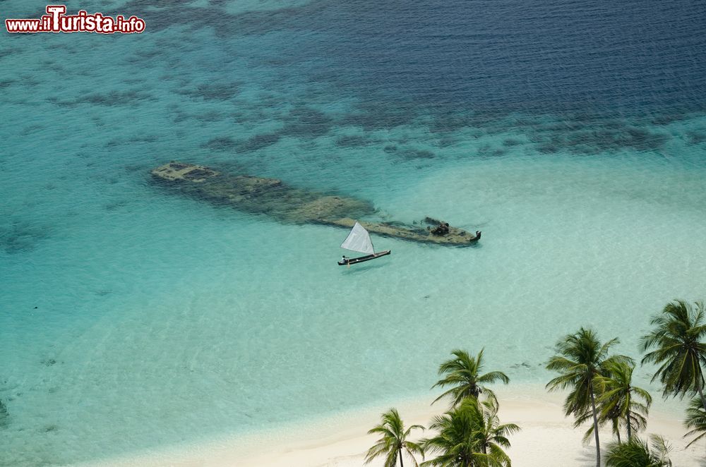 Immagine Una spiaggia con relitto sulle Isole San Blas a Panama