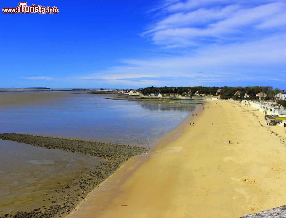 Immagine Una spiaggia di Fouras, Charente-Maritime, Francia. Le 5 spiagge della città sono fra le più amate dai turisti della costa atlantica.