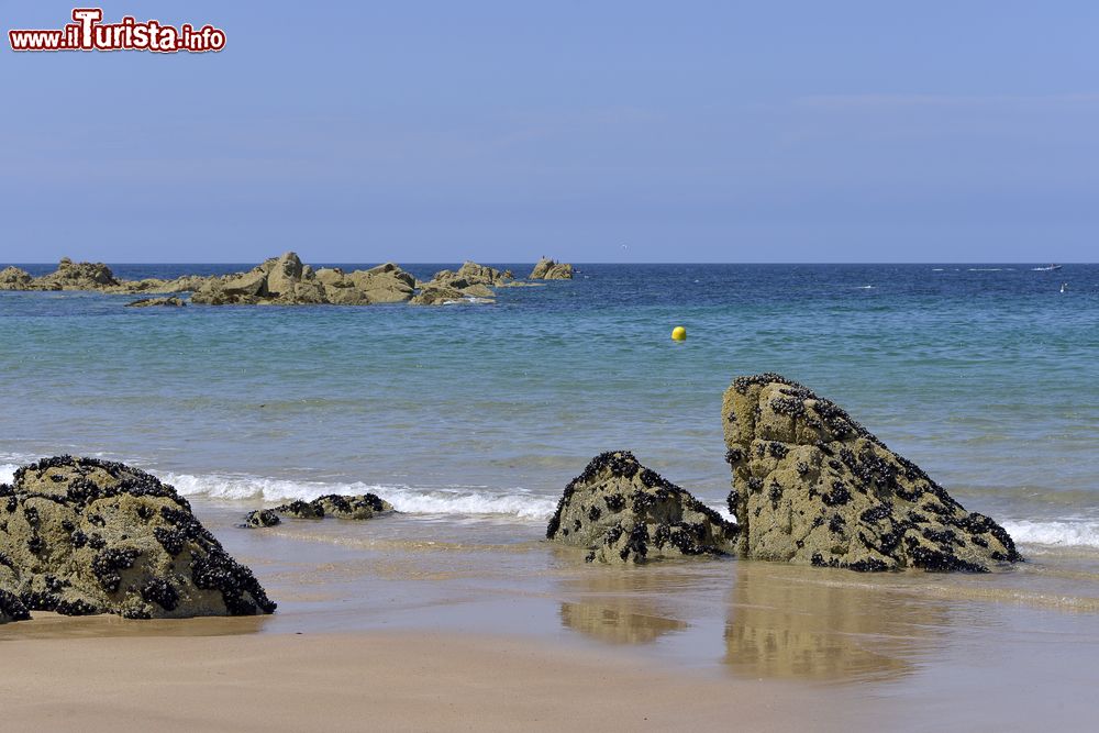 Immagine Una spiaggia nei pressi di Plevenon sulla penisola di Cap Frehel: siamo nel dipartimento Cotes of Armor in Bretagna, nord-ovest della Francia