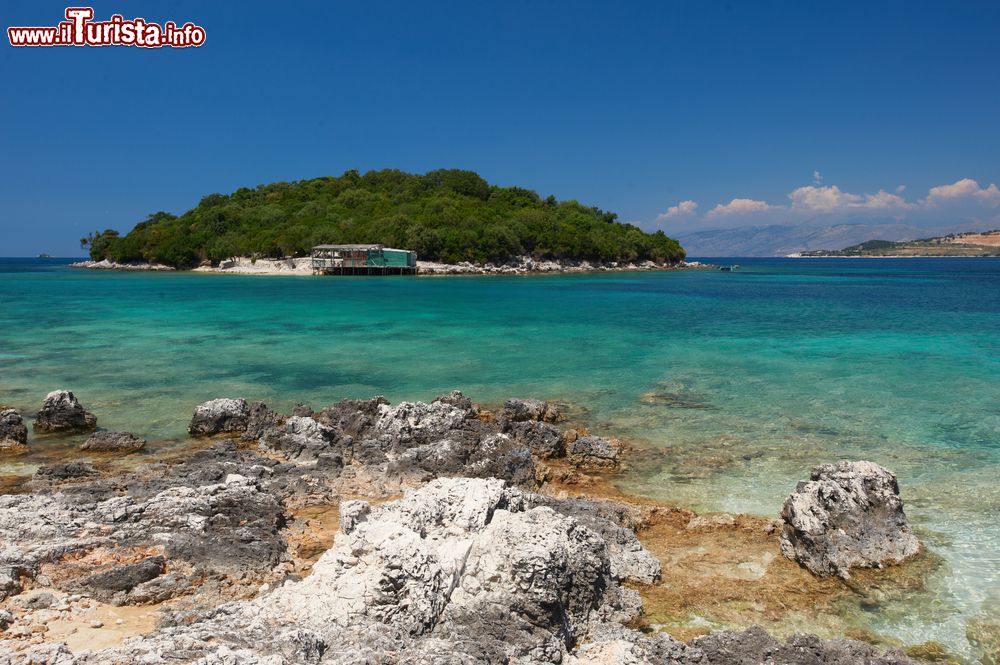 Immagine Una spiaggia selvaggia vicino a Saranda nel sud dell'Albania