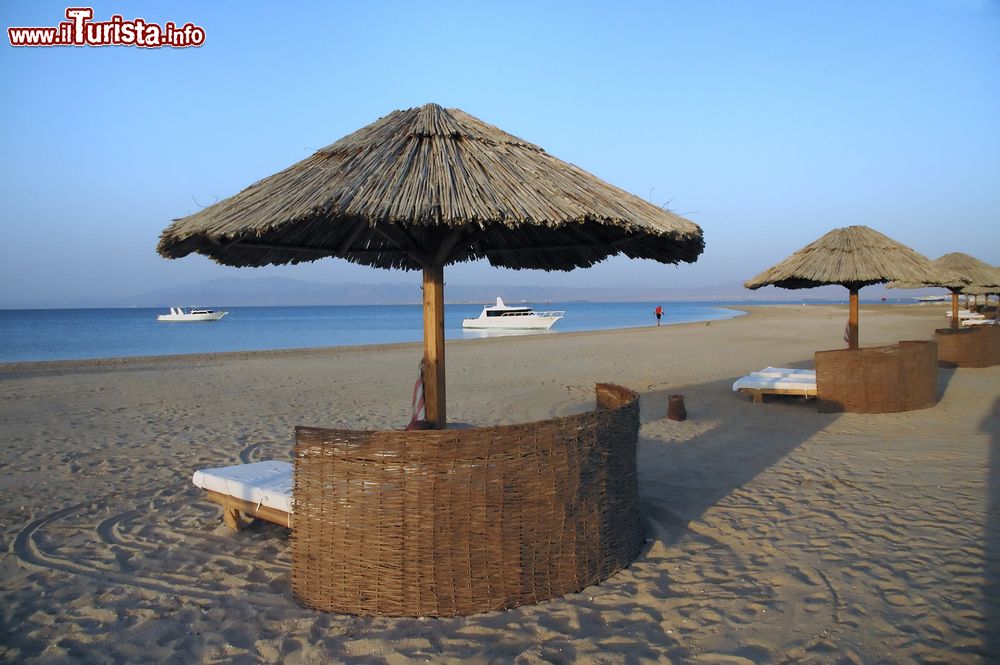 Immagine Una spiaggia tropicale a Soma Bay, nei pressi di Hurghada. Affacciata sul Mar Rosso, Soma Bay offre alcune delle più suggestive spiagge dell'Egitto oltre a luoghi incantevoli per gli appassionati di immersioni e snorkeling.