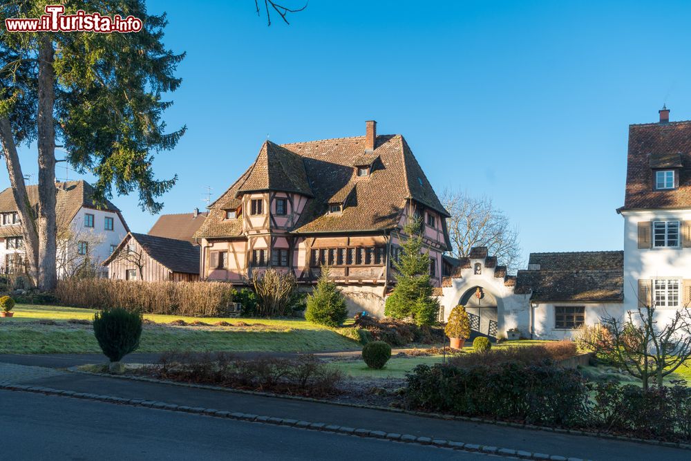 Immagine Una splendida casa in architettura tradizionale sull'isola di Reichenau, Germania.