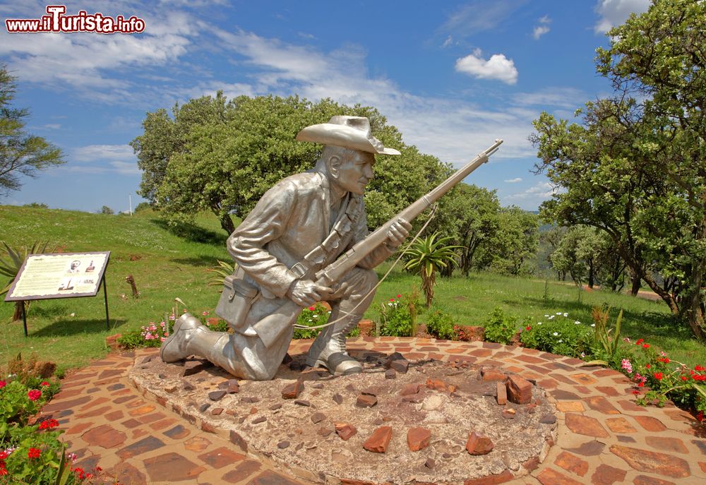 Immagine Una statua al museo militare di Pretoria, Sudafrica.