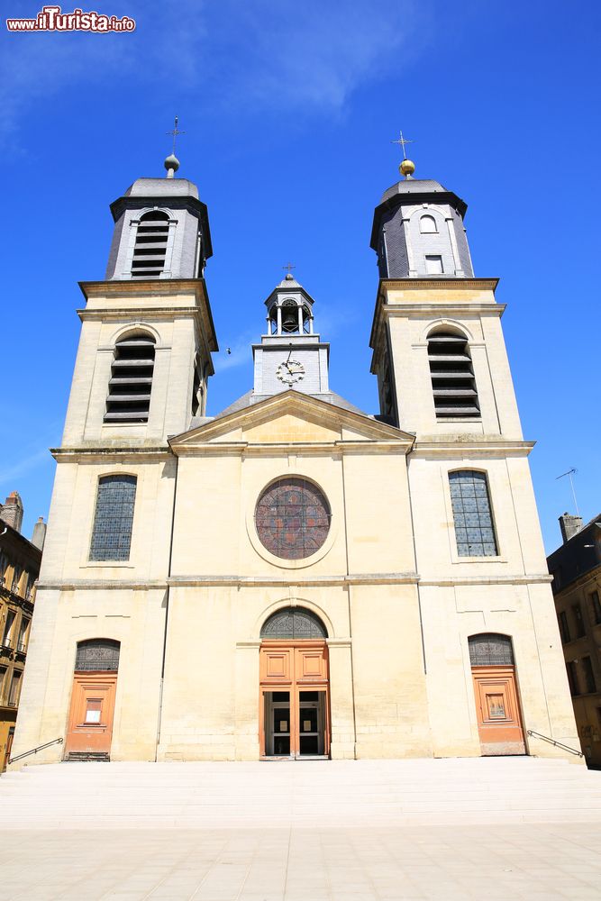 Immagine Una storica chiesa nel centro di Sedan, Francia.