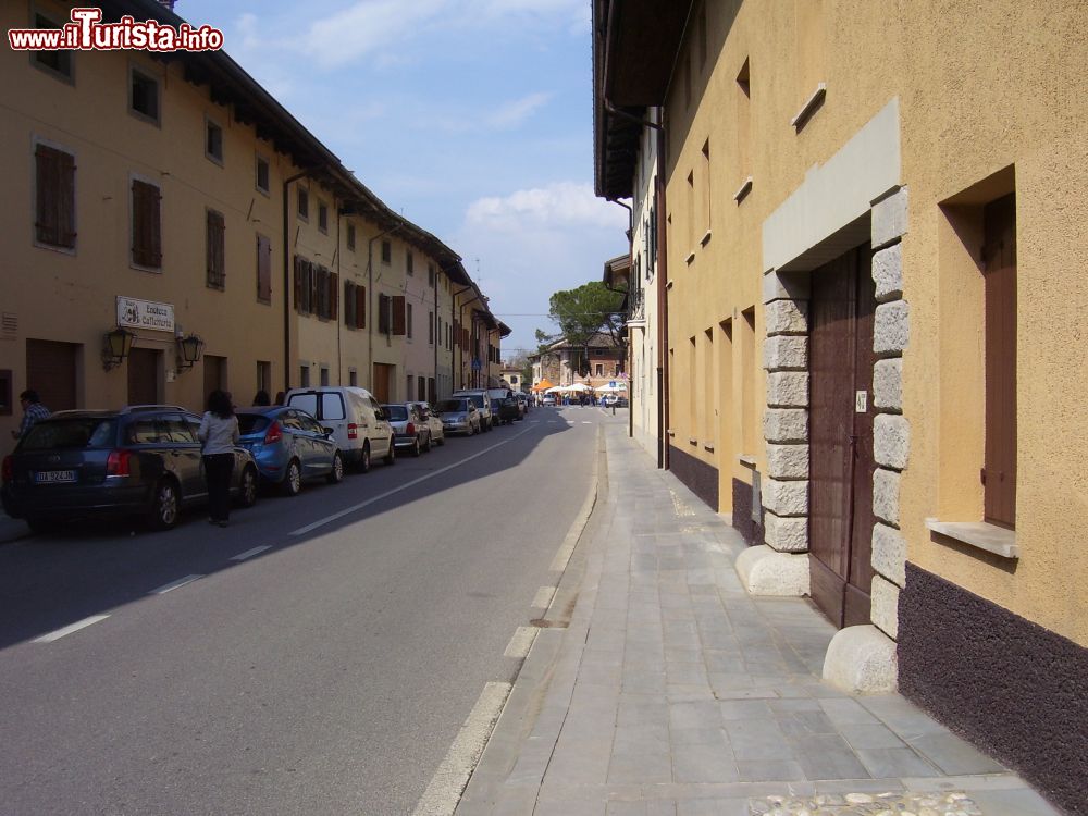 Immagine Una strada del centro di Clauiano, frazione di Trevignano Udinese in Friuli - © proloco di trivignano