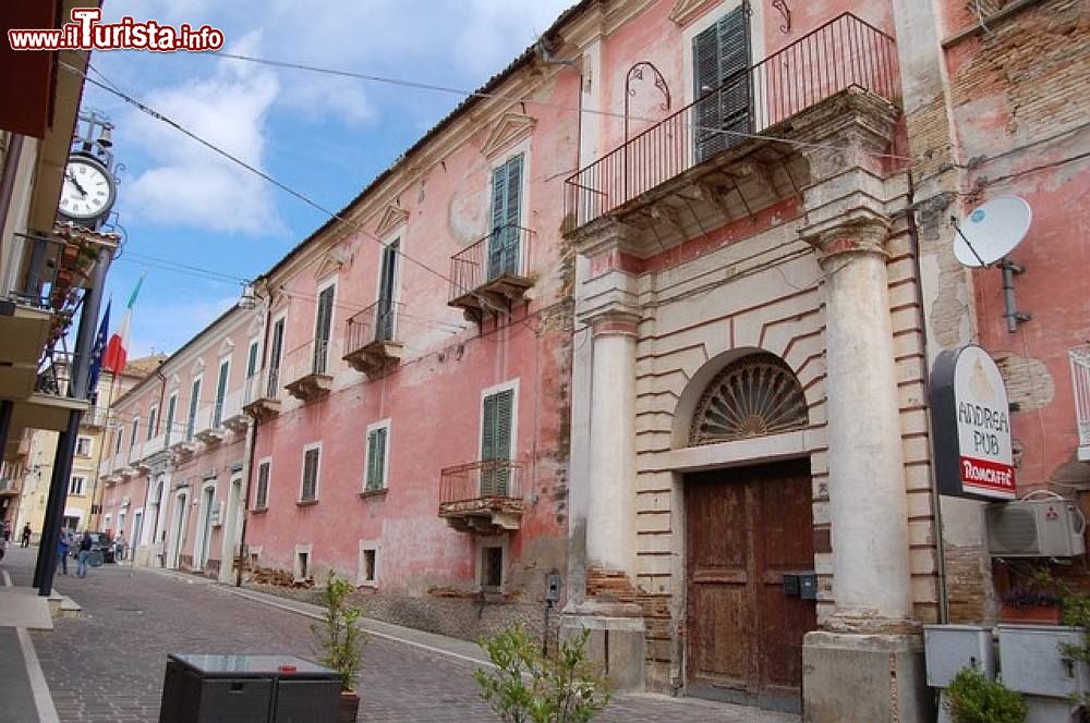 Immagine Una strada del centro di Pollutri in Abruzzo