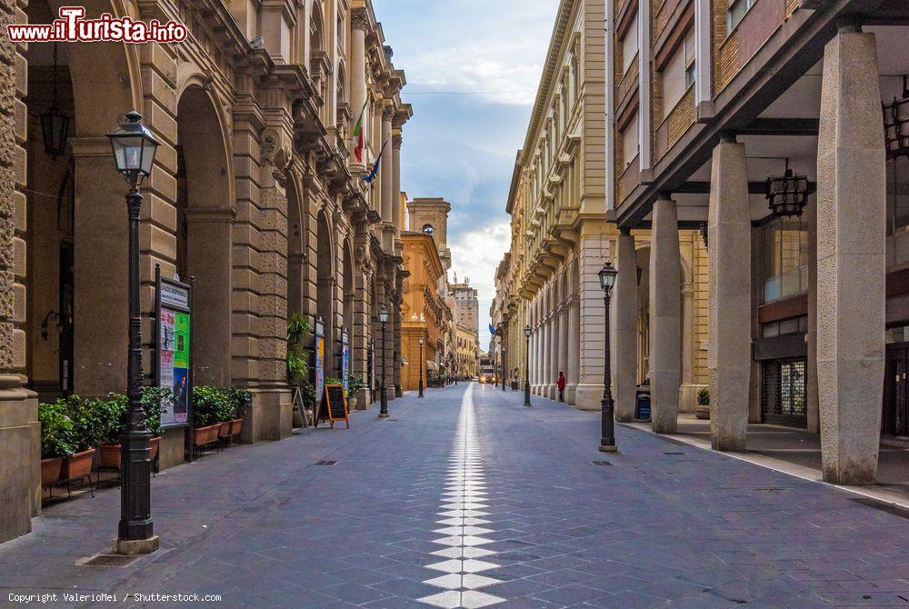 Immagine Una strada del centro storico di Chieti, città di 51.000 abitanti in Abruzzo - foto © ValerioMei / Shutterstock.com