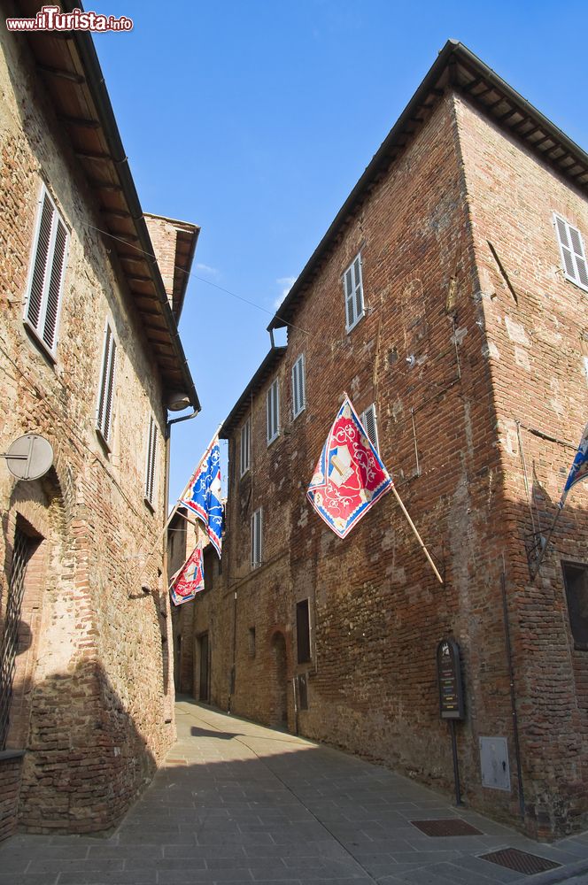 Immagine Una strada del centro storico di Città della Pieve in Umbria.