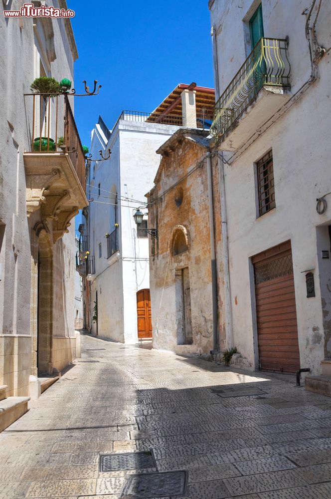 Immagine Una strada del centro storico di Grottaglie in Puglia
