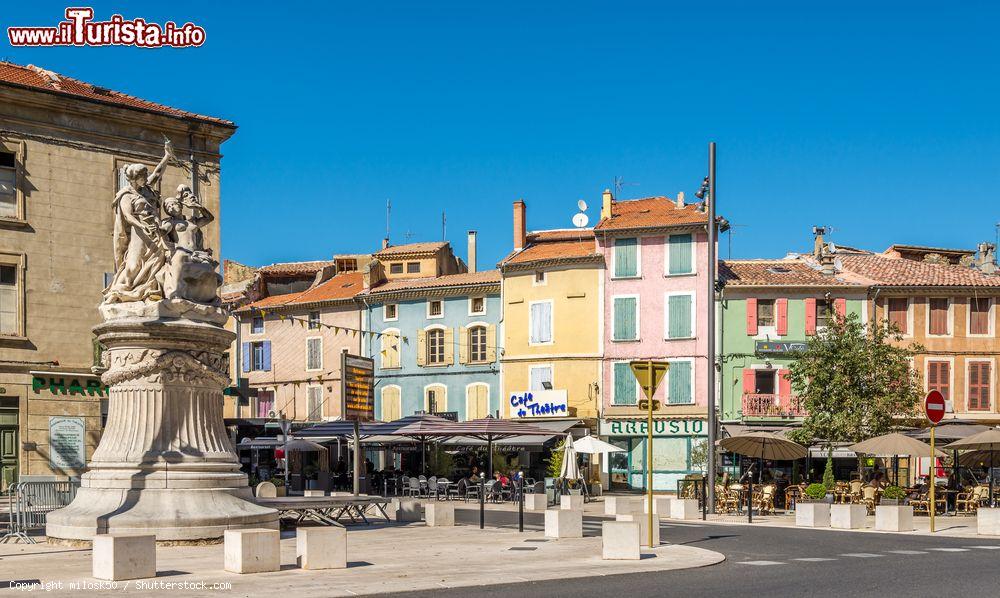 Immagine Una strada della città di Orange, Francia. Siamo nella regione della Provenza-Alpi-Costa Azzurra nel sud del paese - © milosk50 / Shutterstock.com