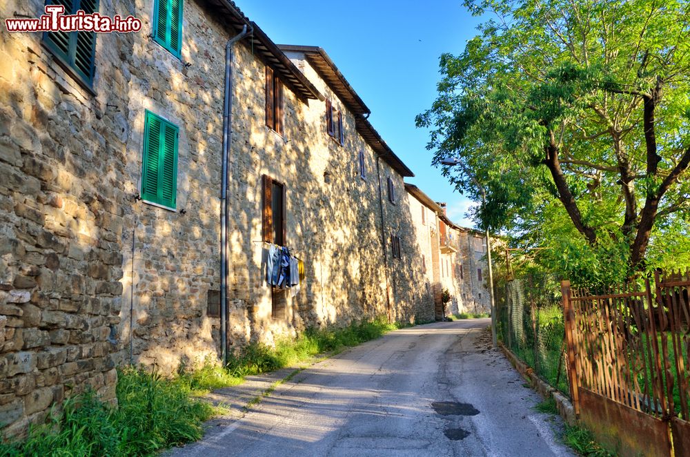 Immagine Una strada della città medievale di Bevagna, Umbria, Italia.