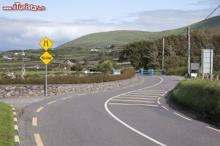 Immagine Una strada di Portmagee: siamo in Irlanda nord-occidentale
