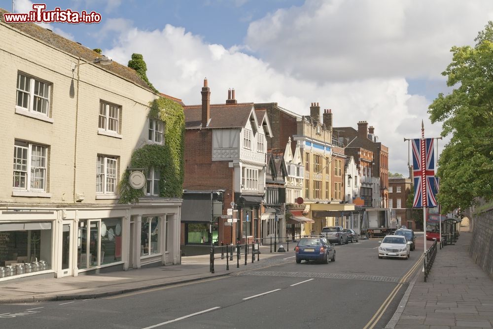 Immagine Una strada nel centro della città di Windsor, Regno Unito.