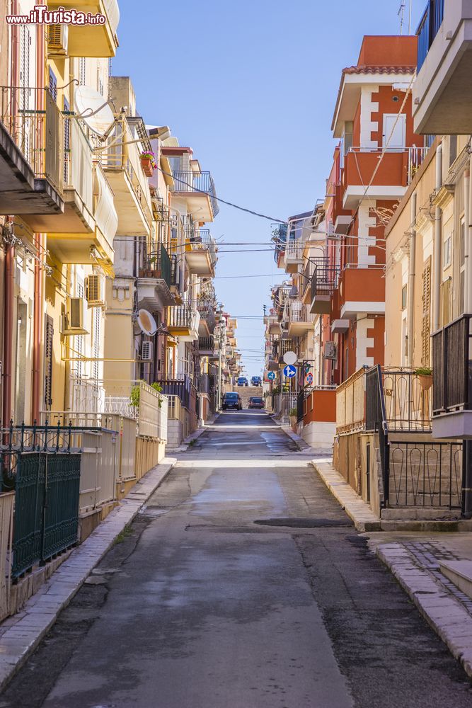 Immagine Una strada nel centro storico di Pozzallo in Sicilia