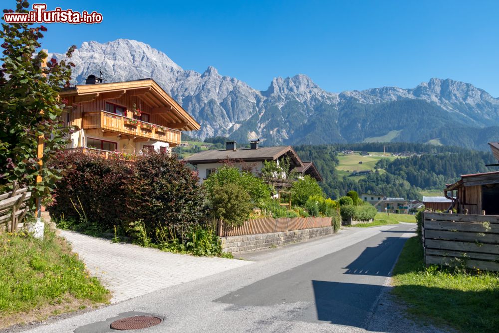 Immagine Una stradina del villaggio di Leogang, Tirolo, Austria. Siamo a 800 metri di altitudine.