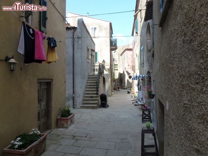 Immagine Una stradina tipica di Giglio Castello, considerato il borgo più bello dell'Arcipelago Toscano