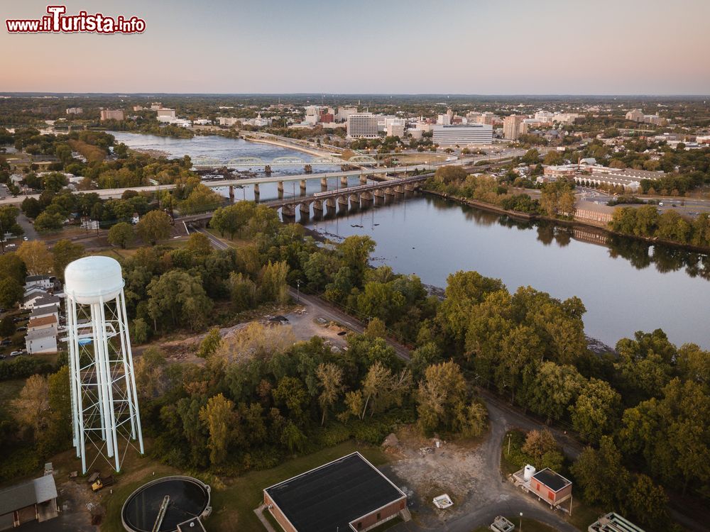 Immagine Una suggestiva panoramica dall'alto della città di Trenton, New Jersey (USA).