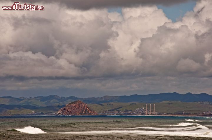 Immagine Una tempesta in arrivo su Morro Bay e la costa centrale della California, Stati Uniti d'America - © Jeffrey T. Kreulen / Shutterstock.com