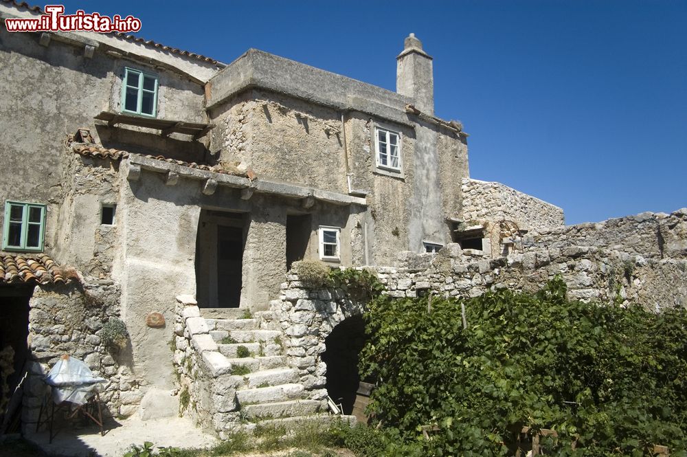 Immagine Una tipica casa di pescatori nel borgo di Lubenice, isola di Cres, Croazia.