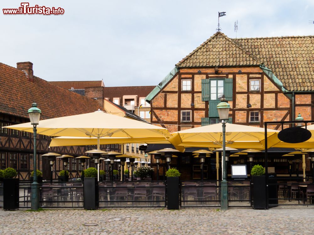 Immagine Una tipica casa medievale in piazza del mercato Lilla Trog a Malmo, Svezia.