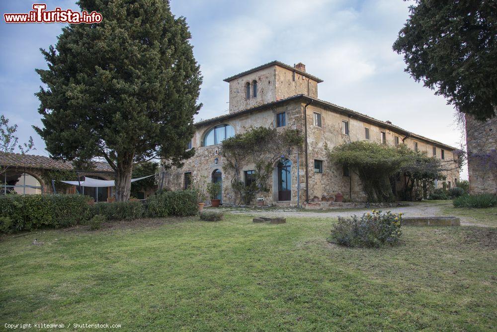 Immagine Una tipica villa toscana a Barberino Val d'Elsa, in provincia di Firenze - © KiltedArab / Shutterstock.com